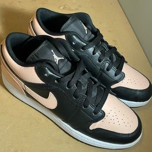 Nike Jordan’s Crimson Tint Youth 7